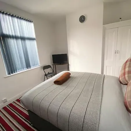 Super Spacious, 4 Bedroom Centre