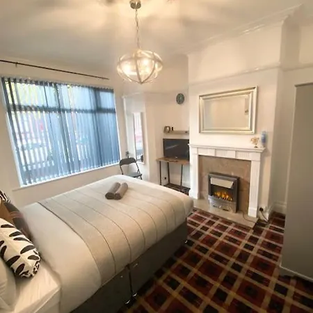Leeds Super Spacious, 4 Bedroom Centre