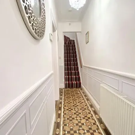 Apartment Leeds Super Spacious, 4 Bedroom Centre